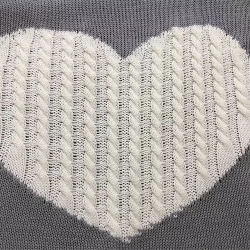Heart Cable Knit Sweater - Picture 4 of 9